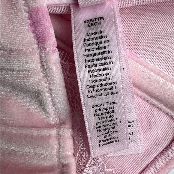 Skims Velvet Lace Cropped Corset in the "Heart Breaker" pattern in XXS - Picture 8 of 10